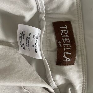 Tribella Women's Cream Capris